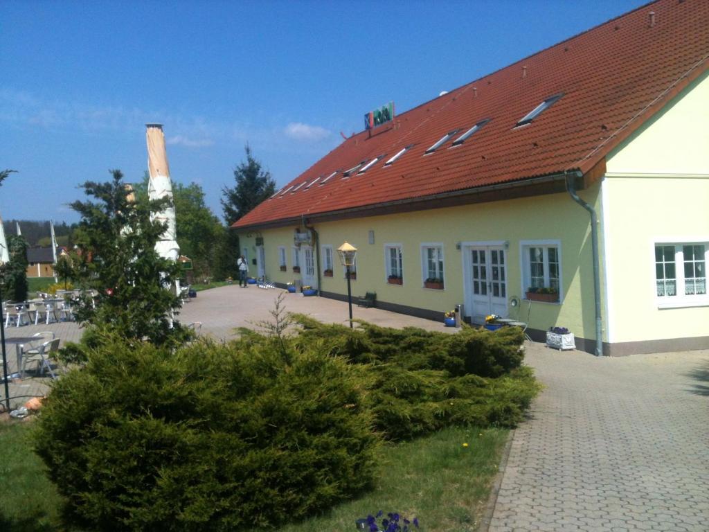 Hotel-Pension Am Muehlberg Luebbenau Exterior photo